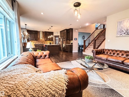 9004 24 Avenue, Edmonton, AB - Indoor Photo Showing Living Room