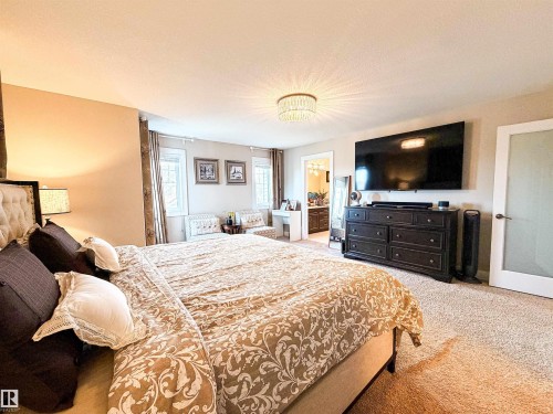 9004 24 Avenue, Edmonton, AB - Indoor Photo Showing Bedroom