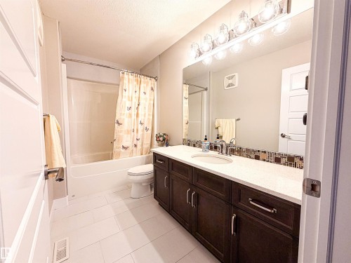 9004 24 Avenue, Edmonton, AB - Indoor Photo Showing Bathroom