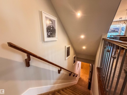 9004 24 Avenue, Edmonton, AB - Indoor Photo Showing Other Room