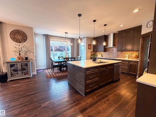 9004 24 Avenue, Edmonton, AB - Indoor Photo Showing Kitchen With Upgraded Kitchen
