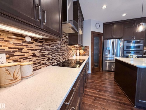 9004 24 Avenue, Edmonton, AB - Indoor Photo Showing Kitchen With Upgraded Kitchen