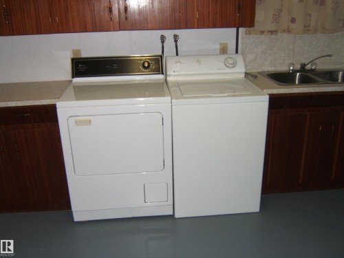 Image quality insufficient for description - 5030 52 Avenue, Andrew, AB - Indoor Photo Showing Laundry Room