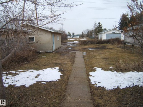 Image quality insufficient for description - 5030 52 Avenue, Andrew, AB - Outdoor