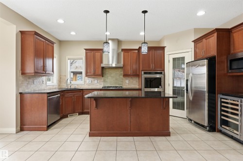 976 Hollingsworth Bend, Edmonton, AB - Indoor Photo Showing Kitchen With Stainless Steel Kitchen