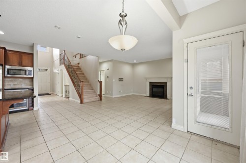 976 Hollingsworth Bend, Edmonton, AB - Indoor