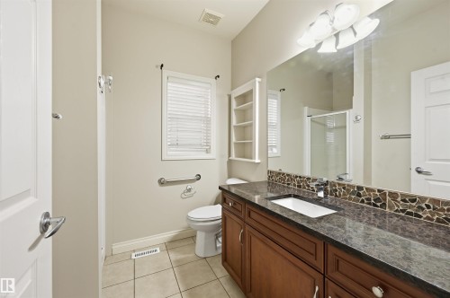 976 Hollingsworth Bend, Edmonton, AB - Indoor Photo Showing Bathroom