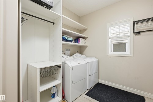 976 Hollingsworth Bend, Edmonton, AB - Indoor Photo Showing Laundry Room
