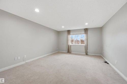 976 Hollingsworth Bend, Edmonton, AB - Indoor Photo Showing Other Room