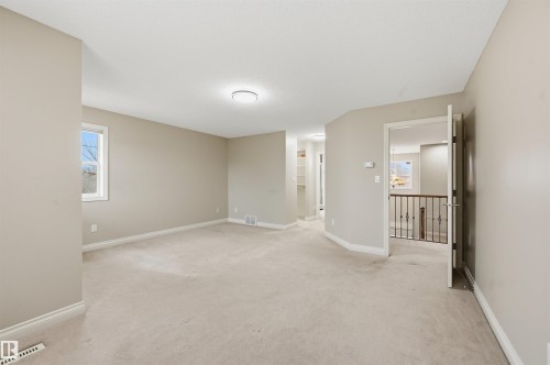 976 Hollingsworth Bend, Edmonton, AB - Indoor Photo Showing Other Room