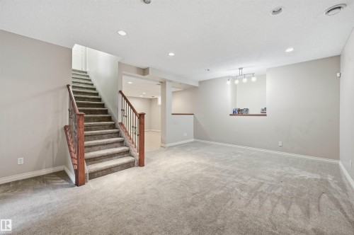 976 Hollingsworth Bend, Edmonton, AB - Indoor Photo Showing Other Room