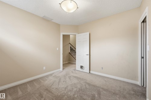 976 Hollingsworth Bend, Edmonton, AB - Indoor Photo Showing Other Room
