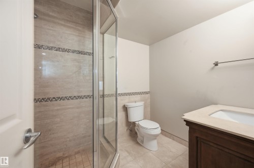 976 Hollingsworth Bend, Edmonton, AB - Indoor Photo Showing Bathroom