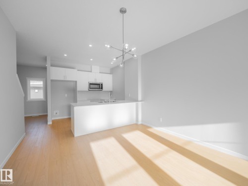 7230 Rosenthal Drive, Edmonton, AB - Indoor Photo Showing Kitchen With Upgraded Kitchen