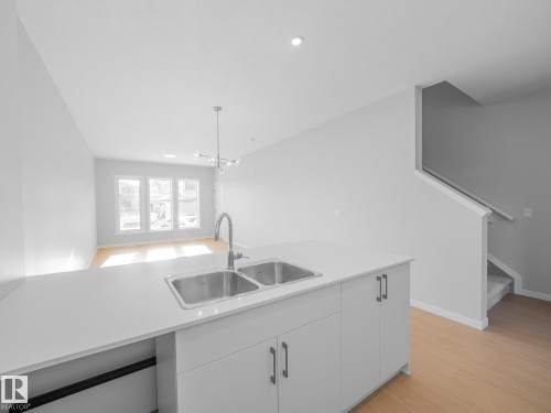 7230 Rosenthal Drive, Edmonton, AB - Indoor Photo Showing Kitchen With Double Sink