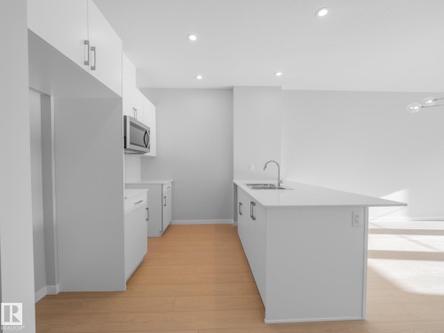 7230 Rosenthal Drive, Edmonton, AB - Indoor Photo Showing Kitchen