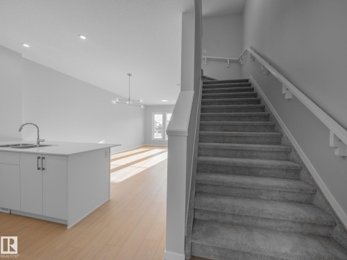 7230 Rosenthal Drive, Edmonton, AB - Indoor Photo Showing Other Room