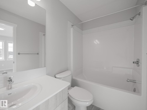 7230 Rosenthal Drive, Edmonton, AB - Indoor Photo Showing Bathroom