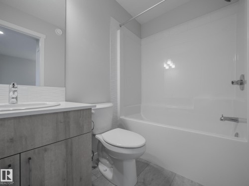 7230 Rosenthal Drive, Edmonton, AB - Indoor Photo Showing Bathroom