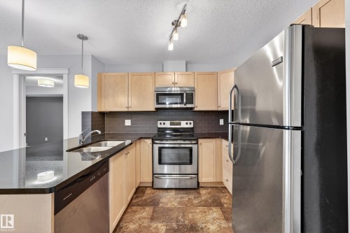 310 3719 Whitelaw Lane, Edmonton, AB - Indoor Photo Showing Kitchen With Stainless Steel Kitchen With Upgraded Kitchen