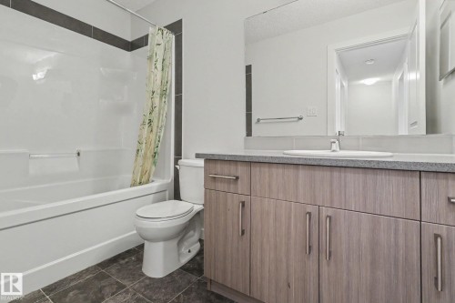43 2803 James Mowatt Trail, Edmonton, AB - Indoor Photo Showing Bathroom