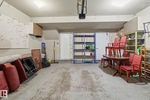 43 2803 James Mowatt Trail, Edmonton, AB - Indoor Photo Showing Garage
