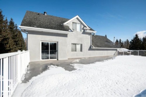 Spacious outdoor patio with white railing - 18633 122 Avenue, Edmonton, AB - Outdoor