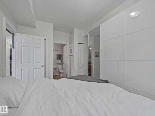 1005 9939 109 Street, Edmonton, AB - Indoor Photo Showing Bedroom