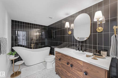 701 11503 100 Avenue, Edmonton, AB - Indoor Photo Showing Bathroom