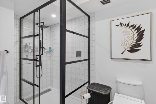 701 11503 100 Avenue, Edmonton, AB - Indoor Photo Showing Bathroom
