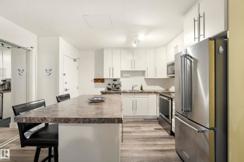 103 9715 110 Street, Edmonton, AB - Indoor Photo Showing Kitchen With Upgraded Kitchen