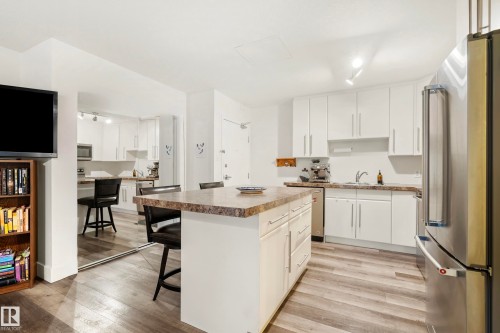 103 9715 110 Street, Edmonton, AB - Indoor Photo Showing Kitchen