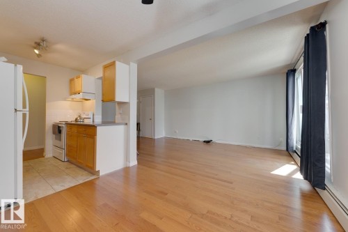 102 11217 103 Avenue, Edmonton, AB - Indoor Photo Showing Kitchen