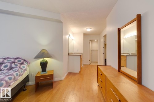 102 11217 103 Avenue, Edmonton, AB - Indoor