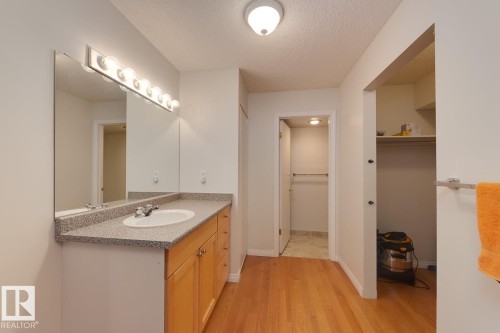 102 11217 103 Avenue, Edmonton, AB - Indoor Photo Showing Bathroom
