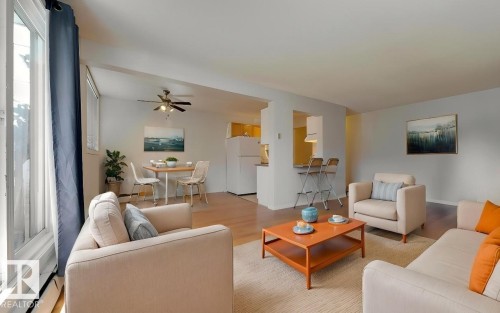 102 11217 103 Avenue, Edmonton, AB - Indoor Photo Showing Living Room