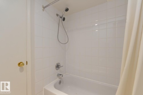 102 11217 103 Avenue, Edmonton, AB - Indoor Photo Showing Bathroom