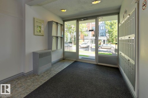 102 11217 103 Avenue, Edmonton, AB - Indoor Photo Showing Other Room