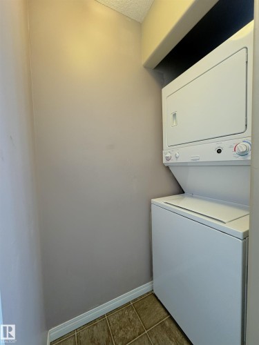 421-3425 19 Street, Edmonton, AB - Indoor Photo Showing Laundry Room