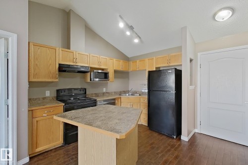 421-3425 19 Street, Edmonton, AB - Indoor Photo Showing Kitchen
