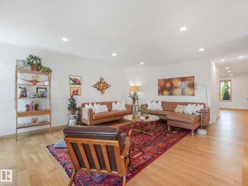 8723 207 Street Nw, Edmonton, AB - Indoor Photo Showing Living Room