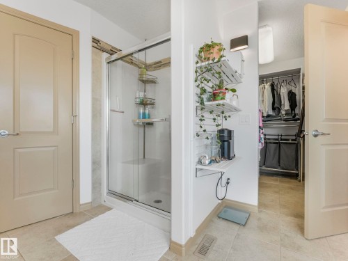 8723 207 Street Nw, Edmonton, AB - Indoor Photo Showing Bathroom