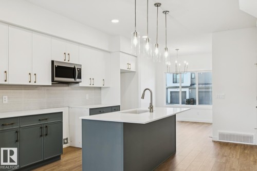 1605 210A Street, Edmonton, AB - Indoor Photo Showing Kitchen With Upgraded Kitchen