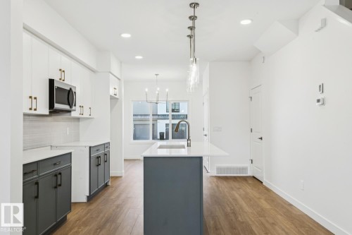 1605 210A Street, Edmonton, AB - Indoor Photo Showing Kitchen