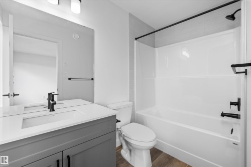 1613 210A Street Nw, Edmonton, AB - Indoor Photo Showing Bathroom