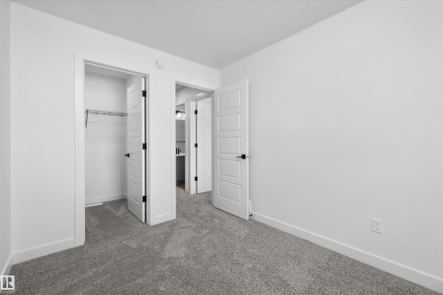 1613 210A Street Nw, Edmonton, AB - Indoor Photo Showing Other Room