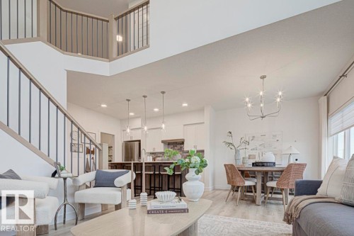 20739 40 Avenue, Edmonton, AB - Indoor Photo Showing Living Room