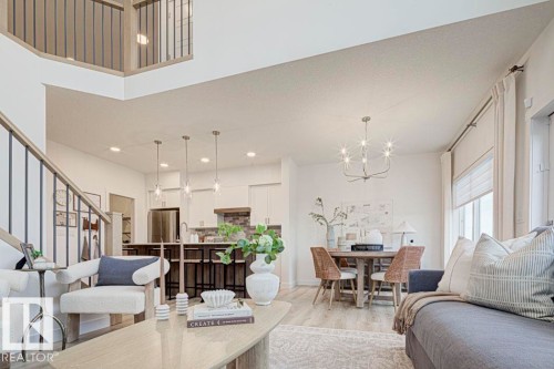 20739 40 Avenue, Edmonton, AB - Indoor Photo Showing Living Room