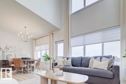 20739 40 Avenue, Edmonton, AB - Indoor Photo Showing Living Room