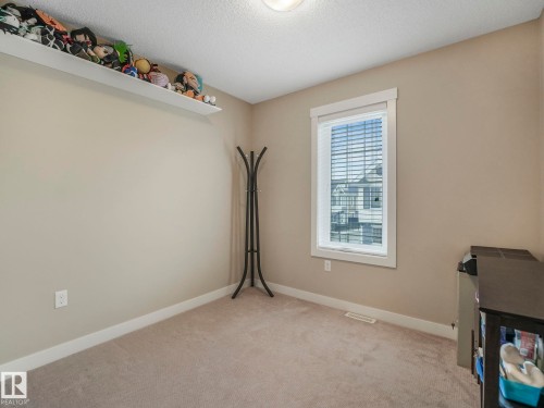 Carpeted room with a single window featuring horizontal blinds - 96 8315 180 Avenue, Edmonton, AB - Indoor Photo Showing Other Room